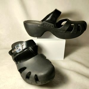 Women's Dr Scholl's Dance on clogs in black size 8